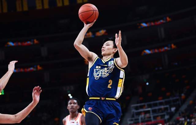 九游娱乐-CBA排名大变天！广东升第二，2大黑马疯狂搅局，辽宁山西难兄难弟