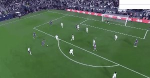 九游娱乐-【西超杯】皇马4比1巴萨 维尼修斯戴帽助皇马夺冠