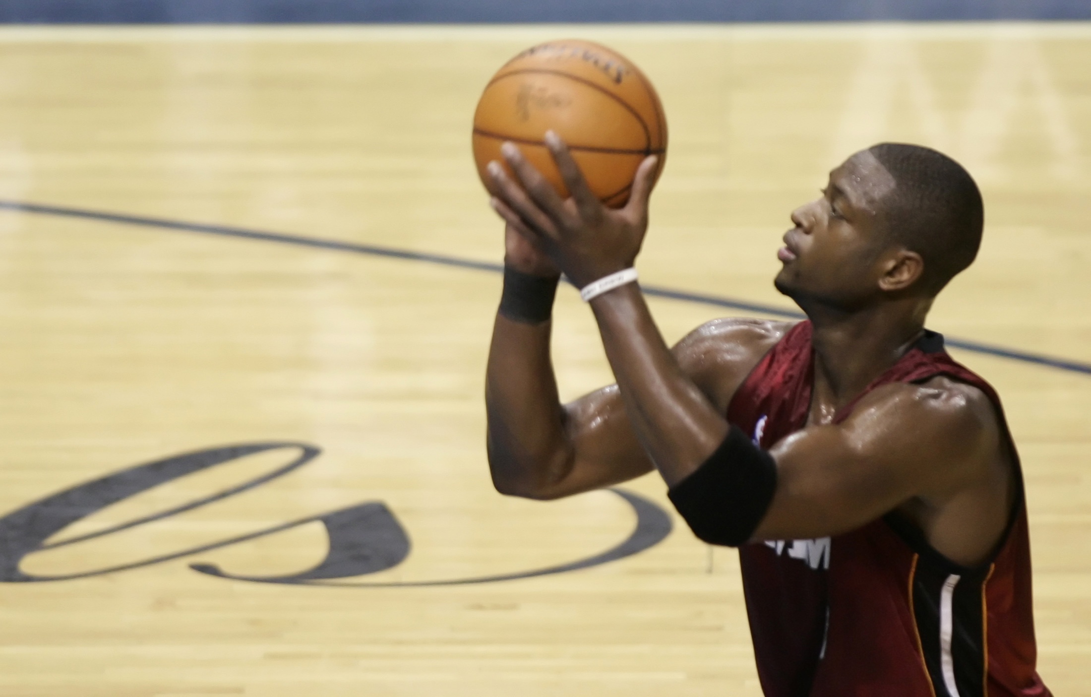 比分直播-阿里纳斯：韦德每个休赛期都能学到新的东西 这就是赢家该做的