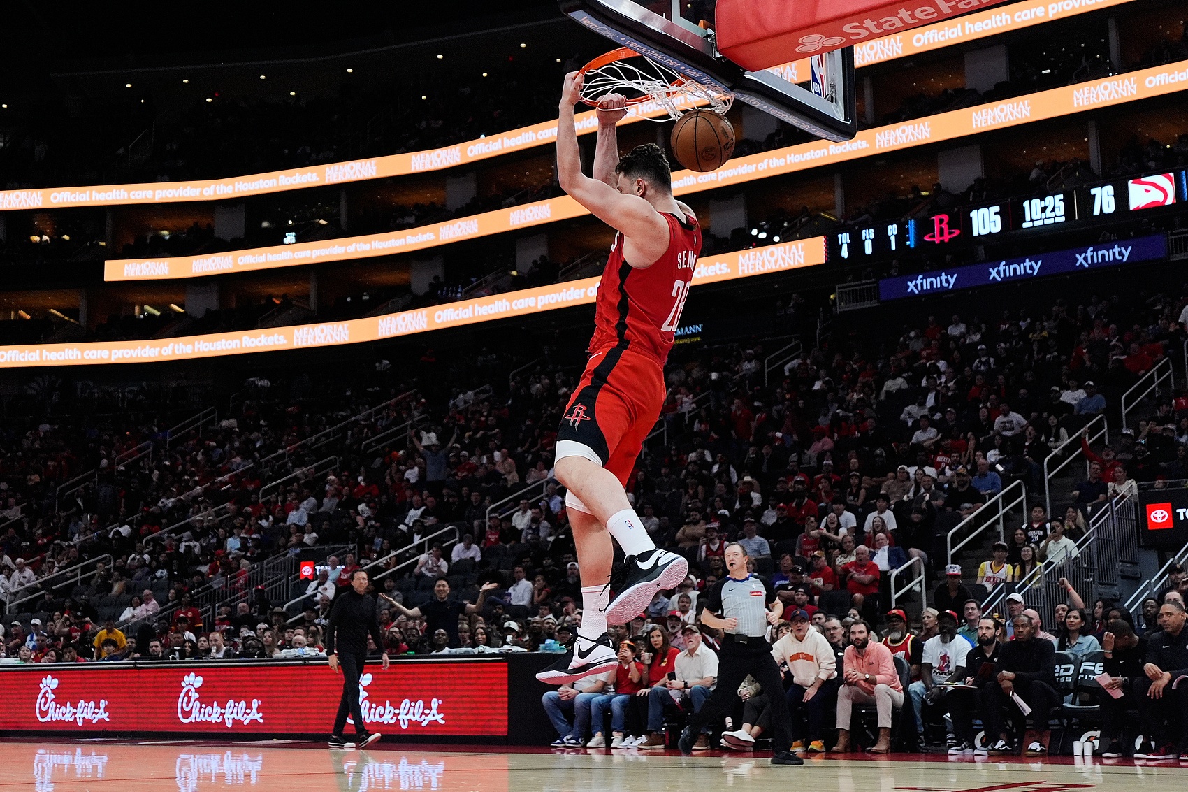 比分直播-博雷戈：申京是最棒的中锋之一 只有米西下半场和他拼了